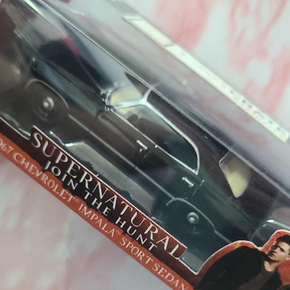 NIB Greenlight 1967 Chevrolet Impala Sport Sedan Die-Cast Model Loot Crate - Picture 8 of 8